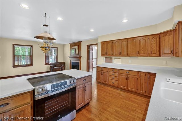 10301 Horseshoe Circle, Clarkston, MI 48348