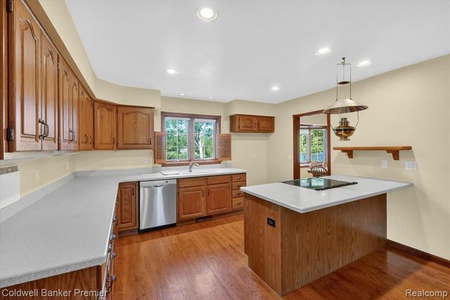 10301 Horseshoe Circle, Clarkston, MI 48348