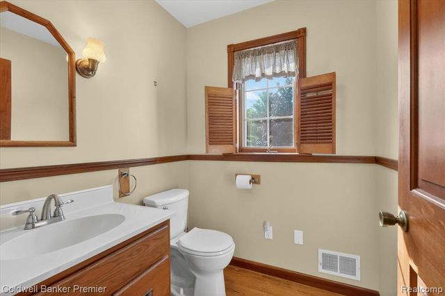 10301 Horseshoe Circle, Clarkston, MI 48348