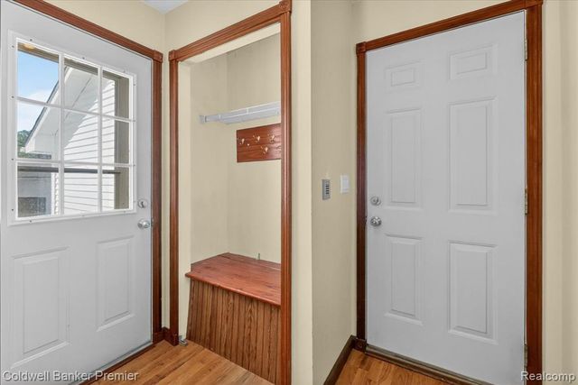 10301 Horseshoe Circle, Clarkston, MI 48348