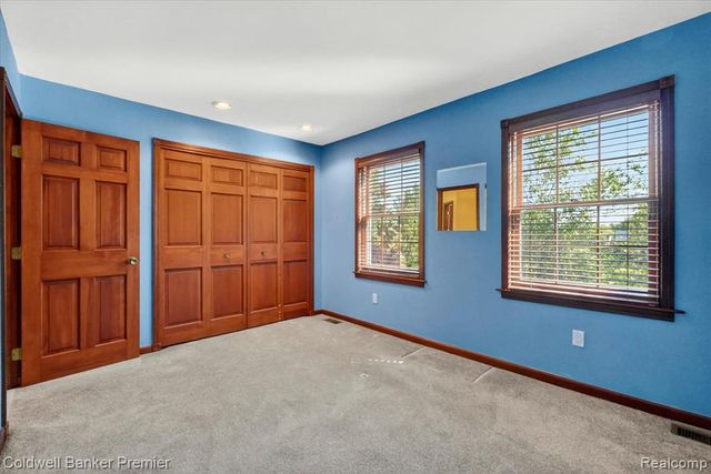 10301 Horseshoe Circle, Clarkston, MI 48348