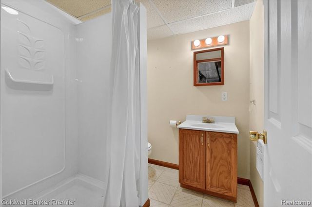 10301 Horseshoe Circle, Clarkston, MI 48348