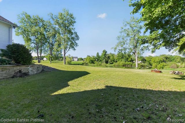 10301 Horseshoe Circle, Clarkston, MI 48348