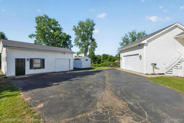 10301 Horseshoe Circle, Clarkston, MI 48348