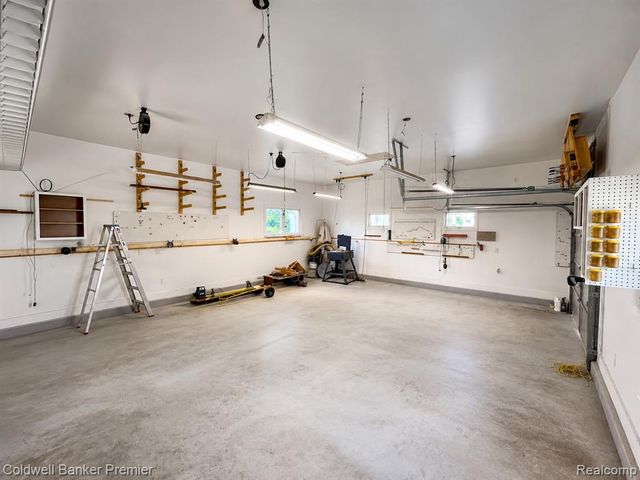 10301 Horseshoe Circle, Clarkston, MI 48348