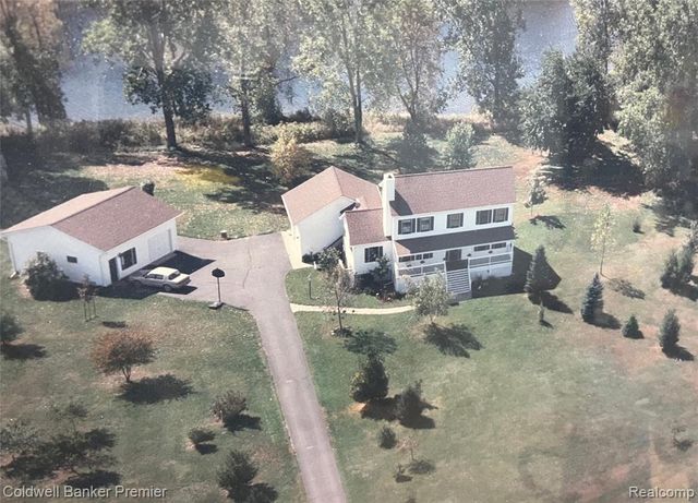 10301 Horseshoe Circle, Clarkston, MI 48348
