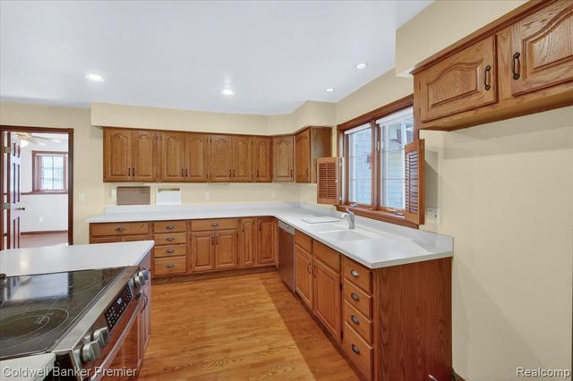 10301 Horseshoe Circle, Clarkston, MI 48348