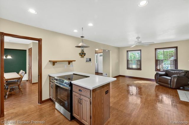 10301 Horseshoe Circle, Clarkston, MI 48348