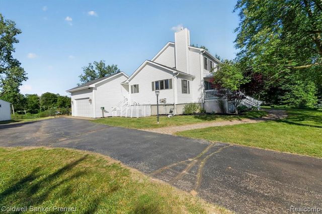 10301 Horseshoe Circle, Clarkston, MI 48348