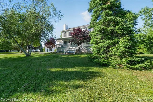 10301 Horseshoe Circle, Clarkston, MI 48348