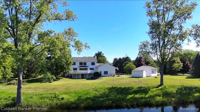 10301 Horseshoe Circle, Clarkston, MI 48348