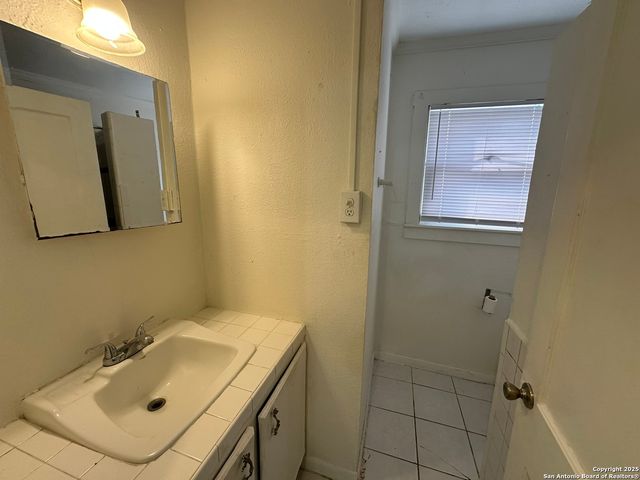 331 Ira, San Antonio, TX 78209