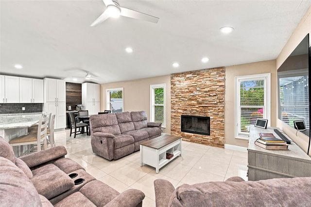 16502 CAYMAN DRIVE, Tampa, FL 33624