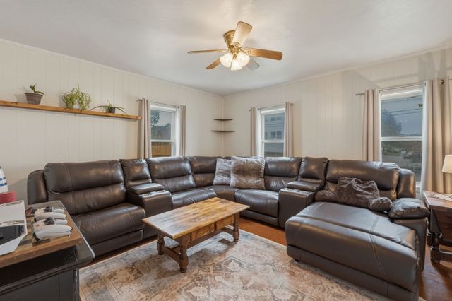 45 Nichols St, Gardner, MA 01440