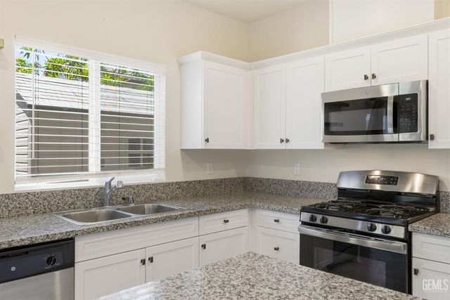 5808 Tandil Way, Bakersfield, CA 93306