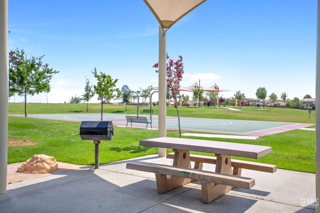 5808 Tandil Way, Bakersfield, CA 93306