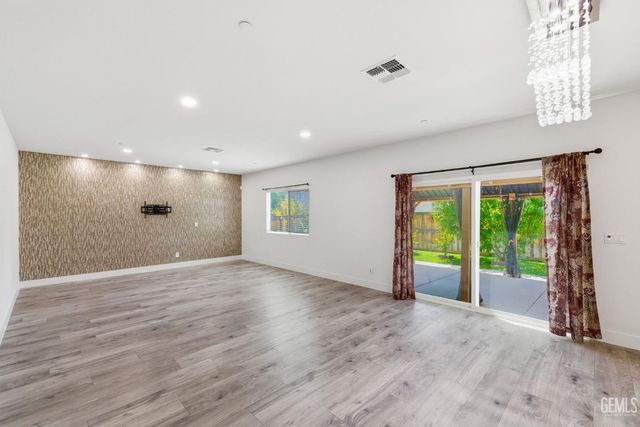 5808 Tandil Way, Bakersfield, CA 93306
