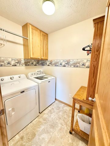 3005 N Stone Lake Dr, Augusta, KS 67010