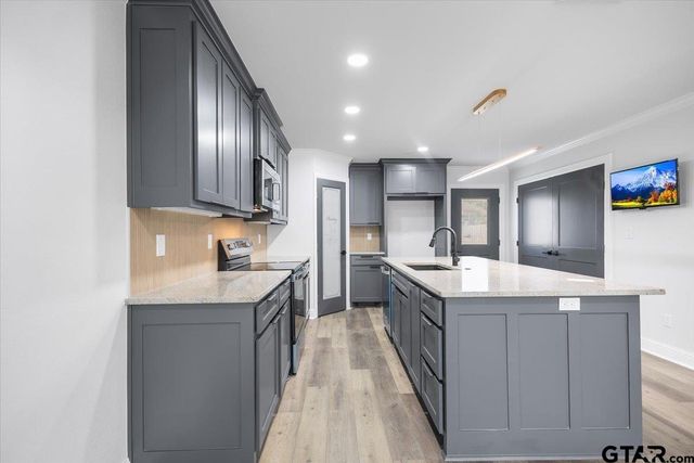 906 Duckenfield Avenue, Tyler, TX 75701