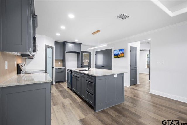 906 Duckenfield Avenue, Tyler, TX 75701