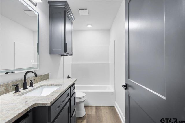 906 Duckenfield Avenue, Tyler, TX 75701