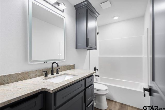 906 Duckenfield Avenue, Tyler, TX 75701