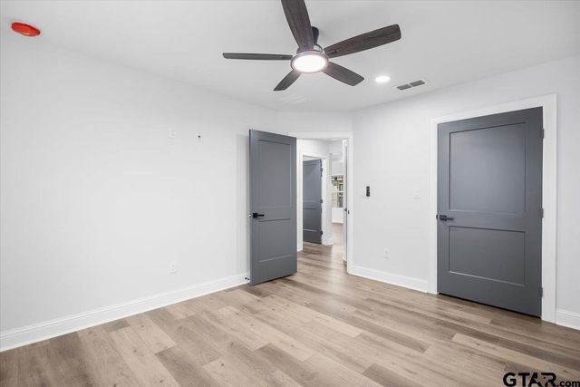 906 Duckenfield Avenue, Tyler, TX 75701