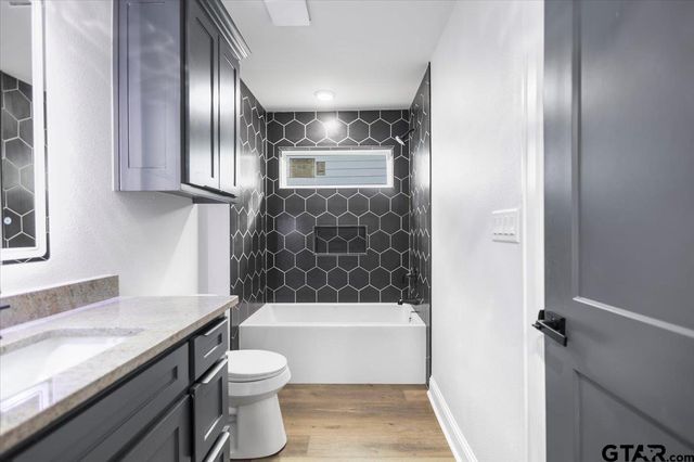 906 Duckenfield Avenue, Tyler, TX 75701