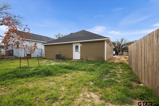 906 Duckenfield Avenue, Tyler, TX 75701