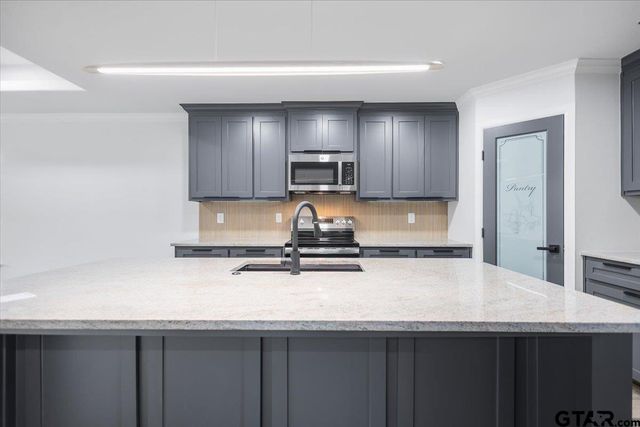 906 Duckenfield Avenue, Tyler, TX 75701