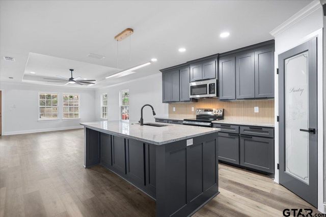 906 Duckenfield Avenue, Tyler, TX 75701