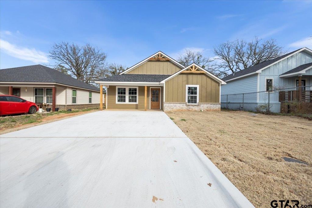 906 Duckenfield Avenue, Tyler, TX 75701