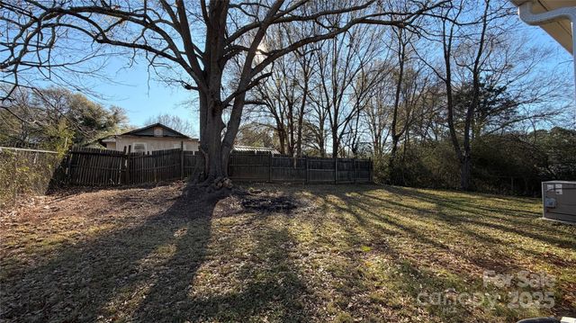 513 Holly Street, Dallas, NC 28034