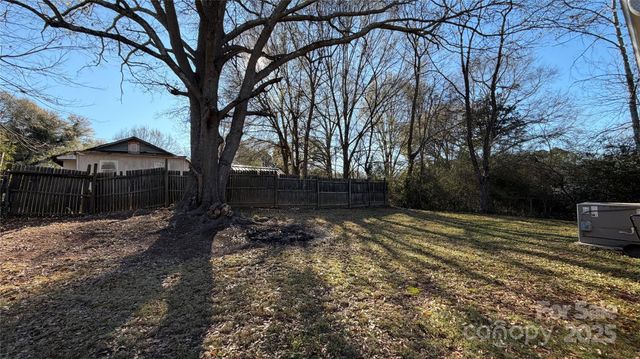 513 Holly Street, Dallas, NC 28034