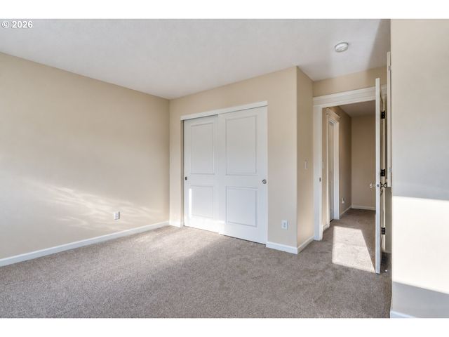 12613 ROSS St, Oregon City, OR 97045