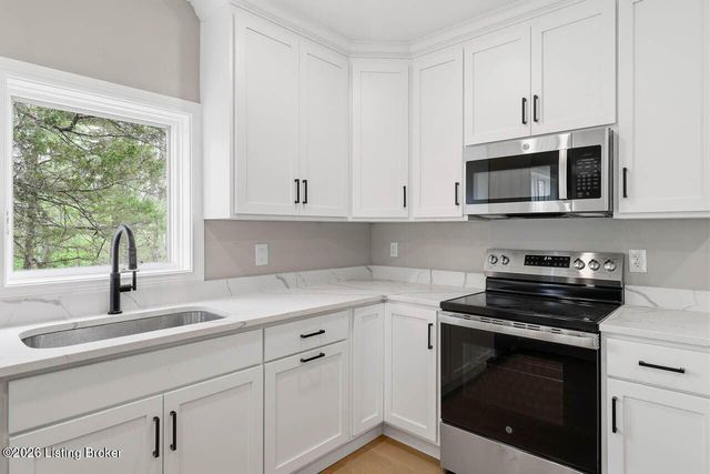 375 Wood Valley Ln, Louisville, KY 40299