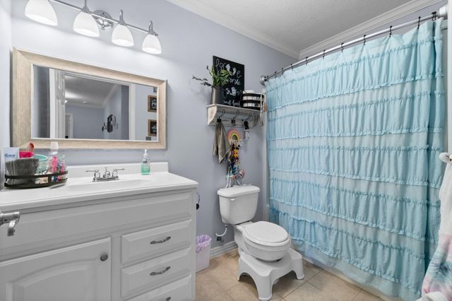 746 E Lake Drive, Livingston, TX 77351