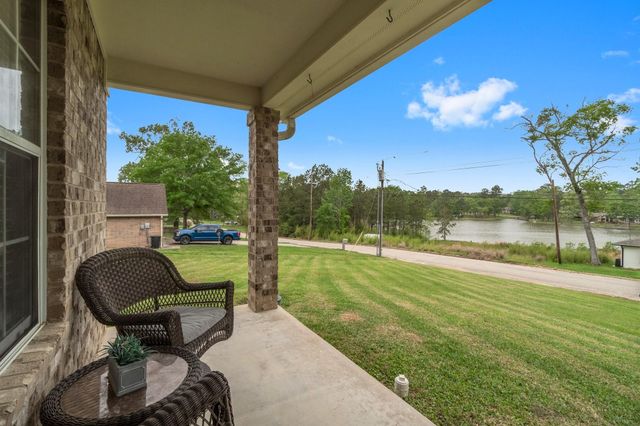 746 E Lake Drive, Livingston, TX 77351
