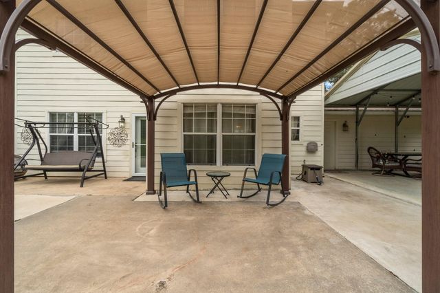 746 E Lake Drive, Livingston, TX 77351