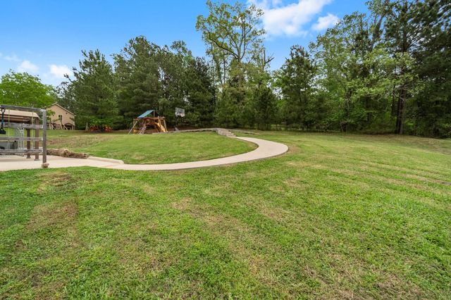 746 E Lake Drive, Livingston, TX 77351