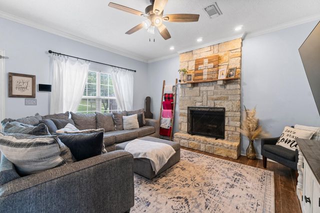 746 E Lake Drive, Livingston, TX 77351