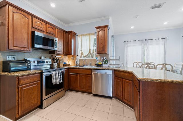 746 E Lake Drive, Livingston, TX 77351