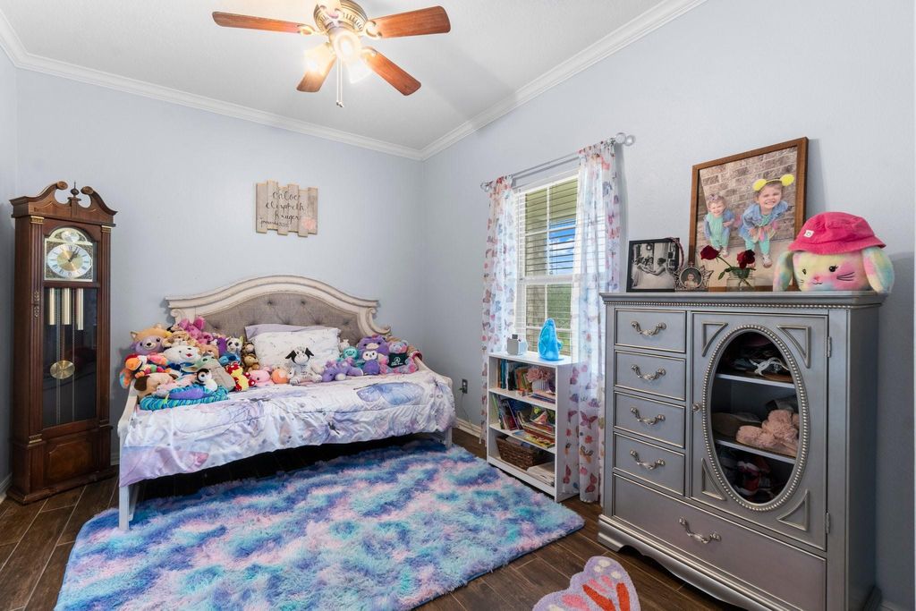 Image 23 of property listing at 746 E Lake Drive, Livingston, TX 77351