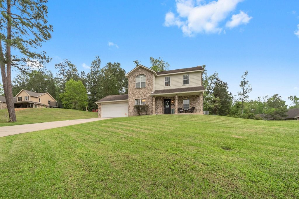 Image 31 of property listing at 746 E Lake Drive, Livingston, TX 77351