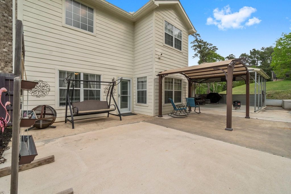 Image 35 of property listing at 746 E Lake Drive, Livingston, TX 77351
