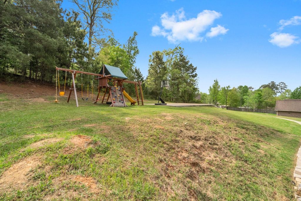 Image 47 of property listing at 746 E Lake Drive, Livingston, TX 77351