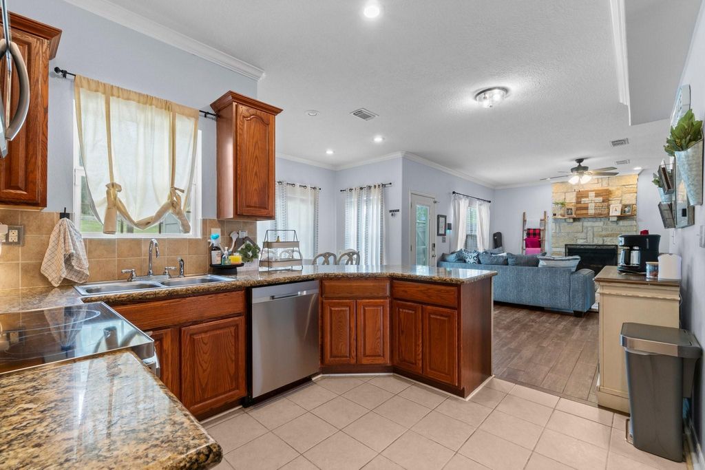 Image 9 of property listing at 746 E Lake Drive, Livingston, TX 77351
