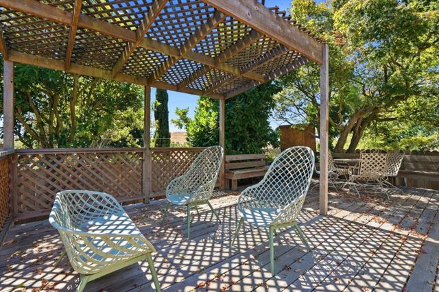 92 Welle Road, Crockett, CA 94525
