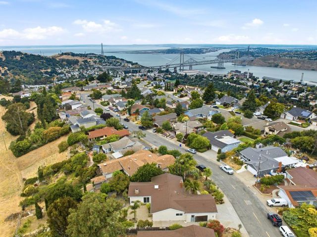 92 Welle Road, Crockett, CA 94525