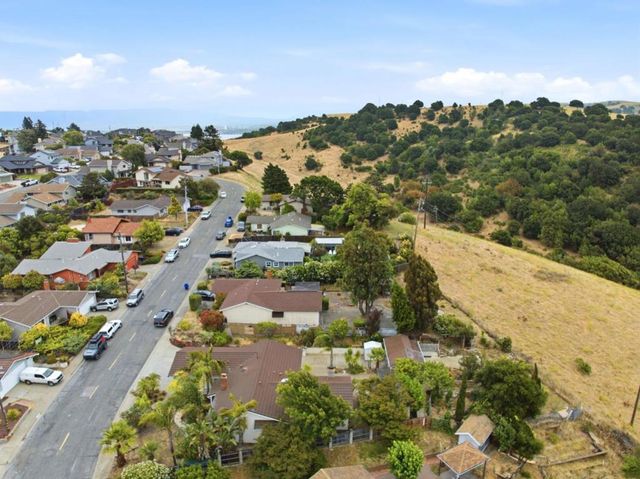 92 Welle Road, Crockett, CA 94525